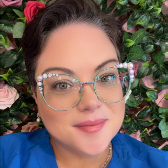 Meet your Posher, Tracy - Picture 1 of 1